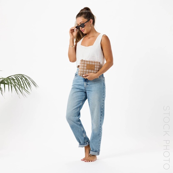 ALOHA Collection Small Pouch - Picture 3 of 7